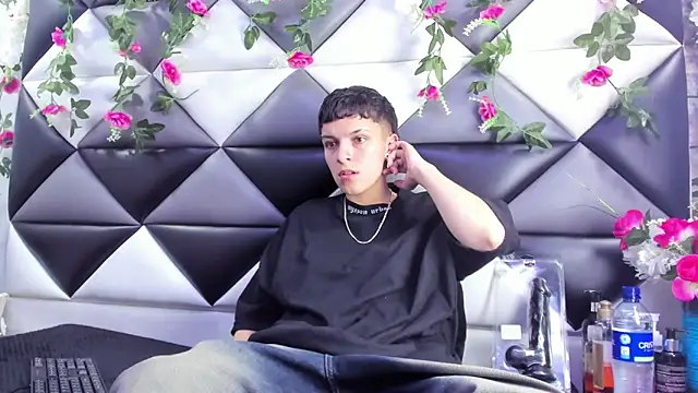 Snapshot of Megan_Thompson_ chatting on 12.20.25 Megan Thompson online show from 12.20.25