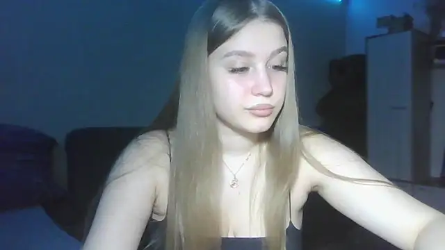 Snapshot of yourhoney_Lola_ chatting on 10.17.25 yourhoney Lola online show from 10.17.25