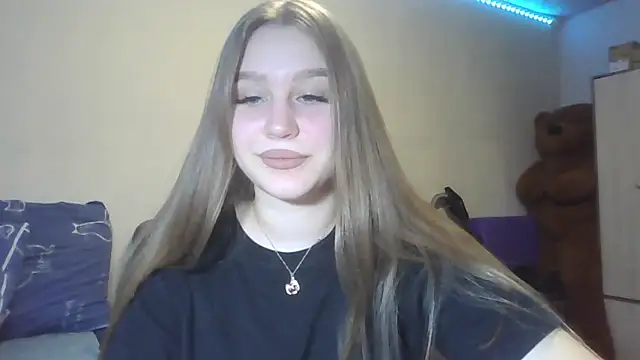 Snapshot of yourhoney_Lola_ chatting on 10.18.25 yourhoney Lola online show from 10.18.25
