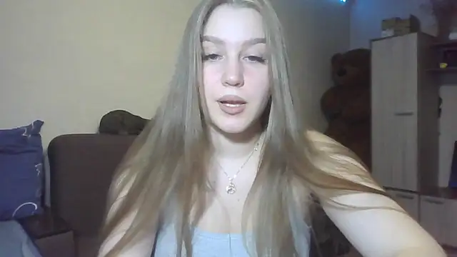 Snapshot of yourhoney_Lola_ chatting on 10.20.25 yourhoney Lola online show from 10.20.25