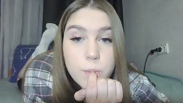 Snapshot of yourhoney_Lola_ chatting on 11.29.25 yourhoney Lola online show from 11.29.25