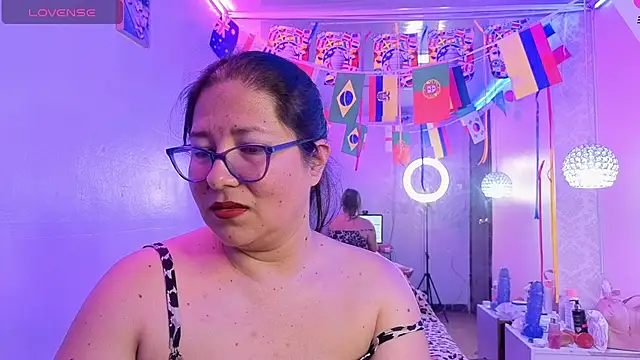 Snapshot of scarlett_widow_ chatting on 06.29.26 scarlett widow online show from 06.29.26