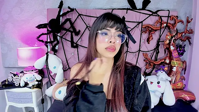 ZarahQueen online show from 10.15.25