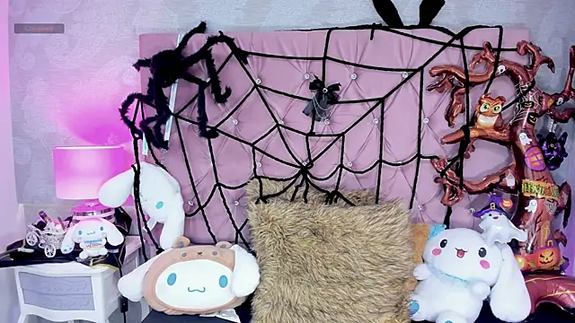 ZarahQueen online show from 10.16.25