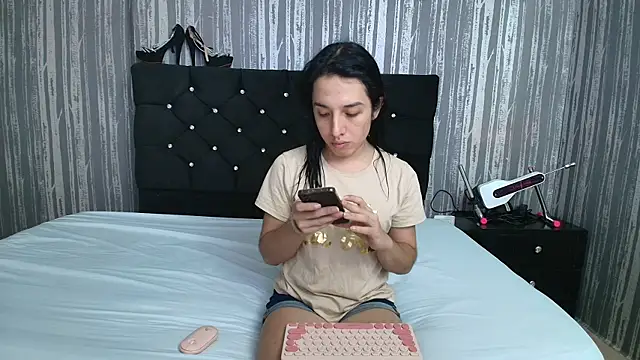 Alicee Moonn online show from 10.18.25