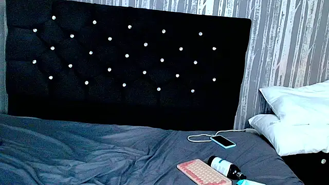 Snapshot of Alicee_Moonn chatting on 02.24.26 Alicee Moonn online show from 02.24.26