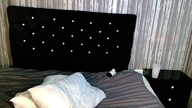 Snapshot of Alicee_Moonn chatting on 02.25.26 Alicee Moonn online show from 02.25.26