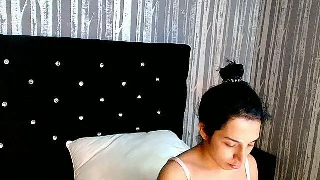 Snapshot of Alicee_Moonn chatting on 02.27.26 Alicee Moonn online show from 02.27.26