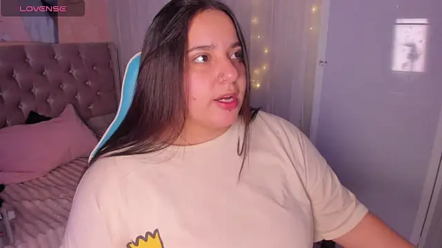 Snapshot of artemisa19 chatting on 10.22.25 artemisa19 online show from 10.22.25