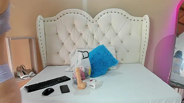 Alison Milk online show from 10.15.25