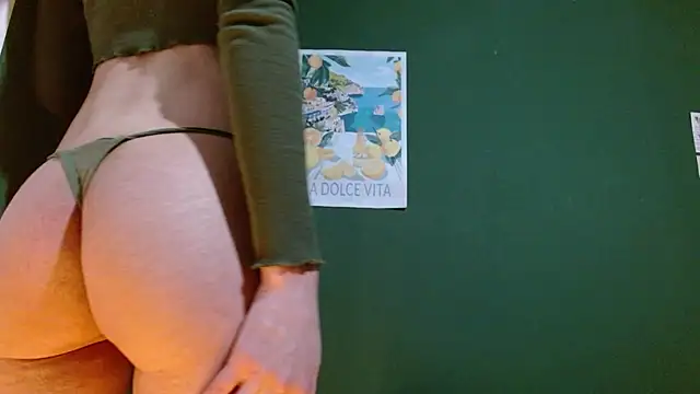 Roxiehood online show from 03.10.26