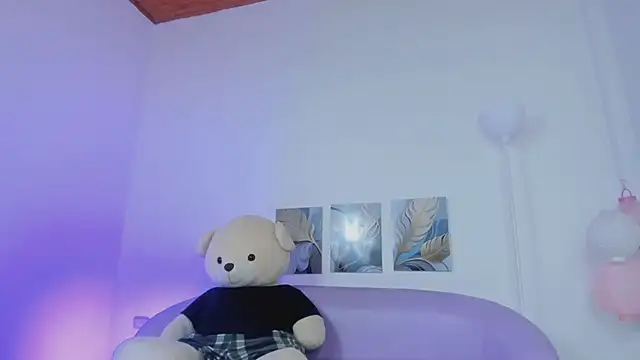 Snapshot of emily_yeon chatting on 02.28.26 emily yeon online show from 02.28.26