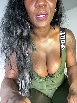 Snapshot of Bustykeyla chatting on 12.19.24 Bustykeyla online show from 12.19.24