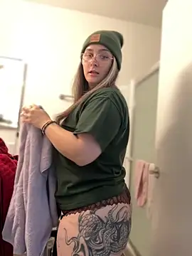 Alix Valentine online show from 12.21.25