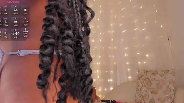 Snapshot of Violett030 chatting on 10.21.25 Violett030 online show from 10.21.25