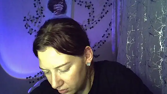 Lily Ember online show from 11.02.25