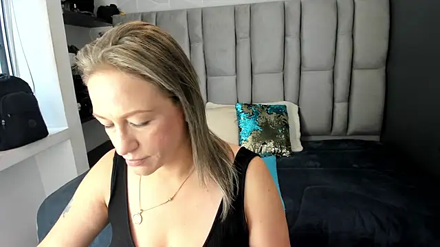 Charlot milf online show from 11.24.25