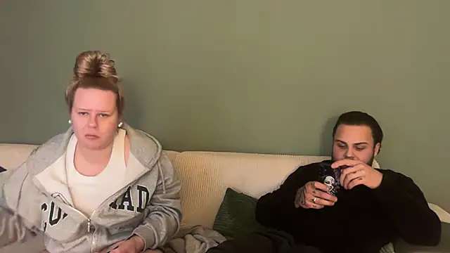 Snapshot of Queenieml chatting on 11.18.25 Queenieml online show from 11.18.25