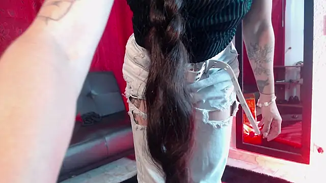 Snapshot of Samy_Hoops chatting on 12.18.25 Samy Hoops online show from 12.18.25