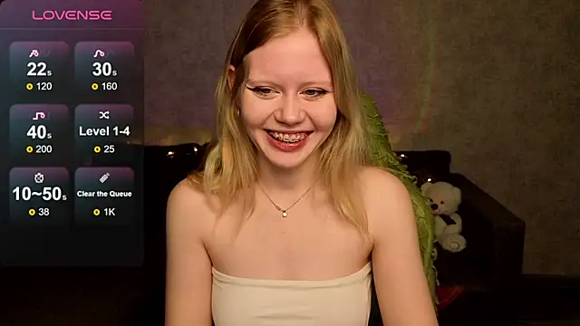 Snapshot of Wendy_228 chatting on 10.14.25 Wendy 228 online show from 10.14.25