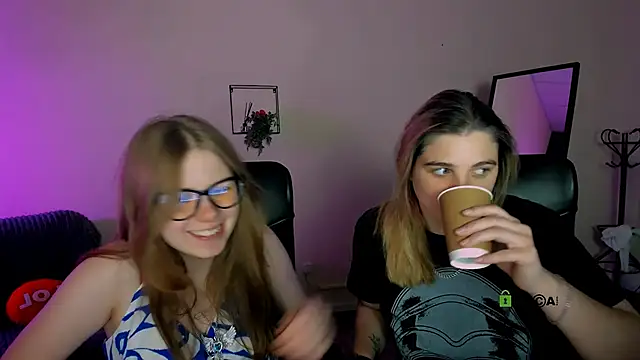 Snapshot of foxy_tease_ chatting on 09.24.25 foxy tease online show from 09.24.25