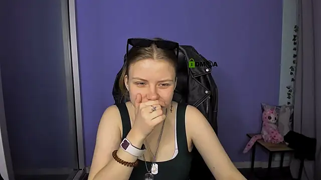 Snapshot of foxy_tease_ chatting on 09.30.25 foxy tease online show from 09.30.25