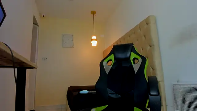 Darkknightx01 online show from 10.27.25