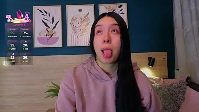 Snapshot of SarahMiler_ chatting on 03.17.26 SarahMiler online show from 03.17.26
