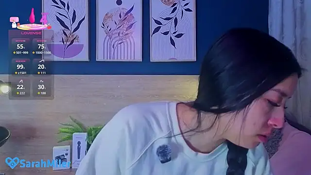 Snapshot of SarahMiler_ chatting on 04.01.26 SarahMiler online show from 04.01.26