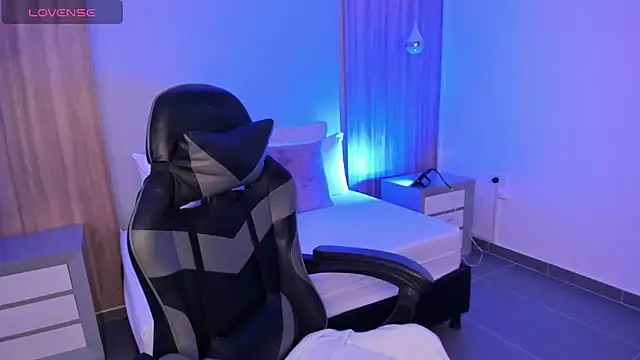 megara x  online show from 10.25.25