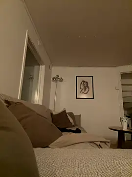 Snapshot of latina-pene chatting on 10.14.25 latina-pene online show from 10.14.25