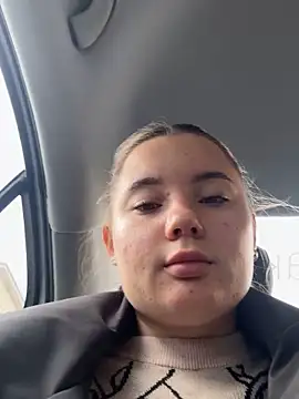 Snapshot of StephanieMur chatting on 10.02.25 StephanieMur online show from 10.02.25