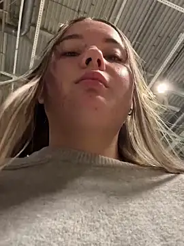 Snapshot of StephanieMur chatting on 10.11.25 StephanieMur online show from 10.11.25