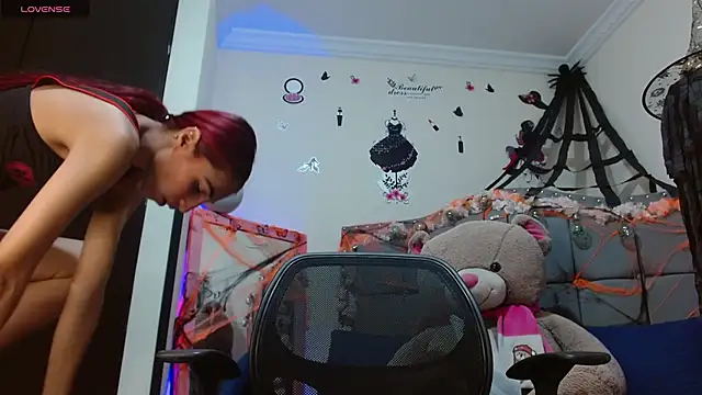 Kitty Slim online show from 10.23.25