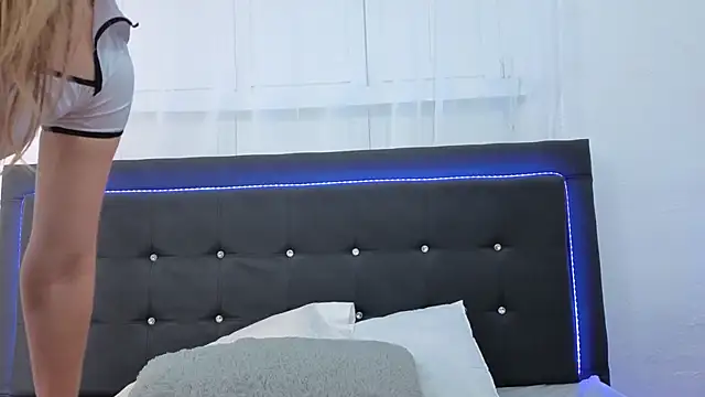 Angiehuston1 online show from 09.17.25