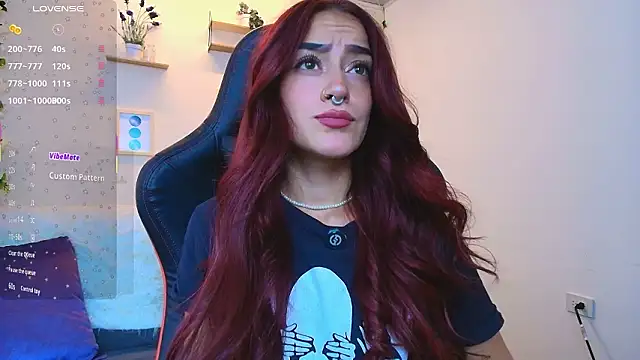 Snapshot of ViolethRosse chatting on 02.25.26 ViolethRosse online show from 02.25.26