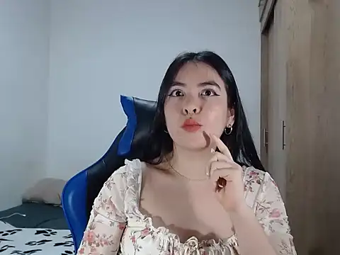 EloiseJun online show from 09.17.25