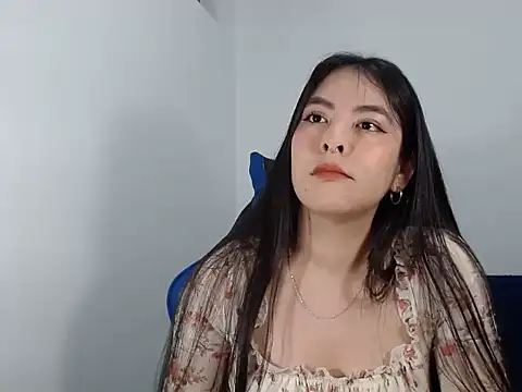 EloiseJun online show from 11.12.25