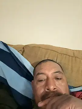 Snapshot of julio_p chatting on 10.17.25 julio p online show from 10.17.25