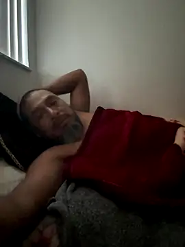 Snapshot of julio_p chatting on 10.19.25 julio p online show from 10.19.25