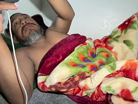 Snapshot of julio_p chatting on 03.01.26 julio p online show from 03.01.26