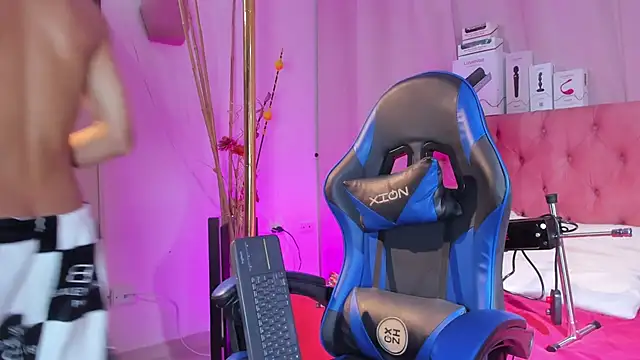  taylor black online show from 04.14.26