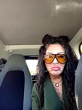 Snapshot of ASSERINAAA chatting on 10.27.25 ASSERINAAA online show from 10.27.25