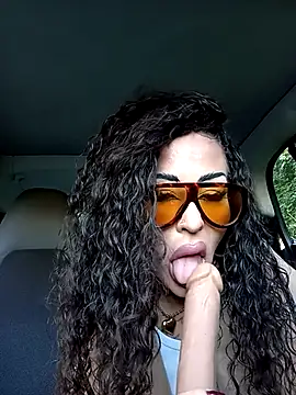 Snapshot of ASSERINAAA chatting on 10.28.25 ASSERINAAA online show from 10.28.25