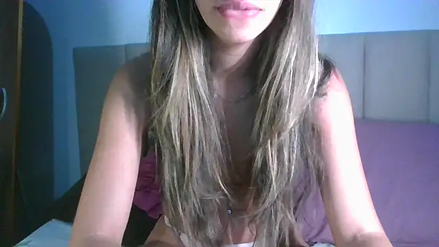 Snapshot of Mayalorenz chatting on 09.11.25 Mayalorenz online show from 09.11.25