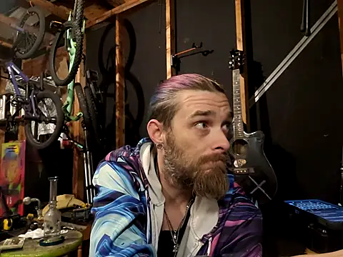 Snapshot of thejuicybacon chatting on 09.17.25 thejuicybacon online show from 09.17.25