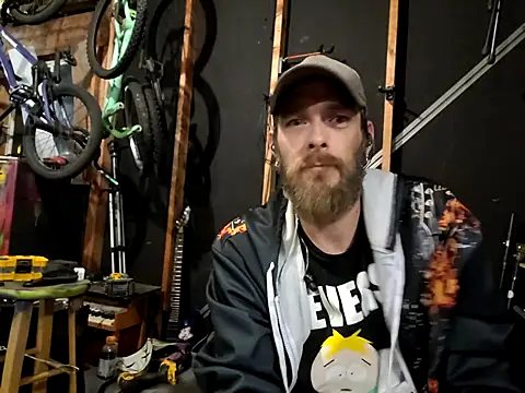 Snapshot of thejuicybacon chatting on 10.15.25 thejuicybacon online show from 10.15.25