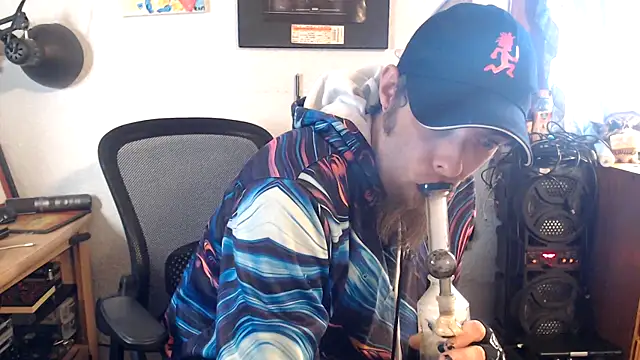 Snapshot of thejuicybacon chatting on 10.22.25 thejuicybacon online show from 10.22.25