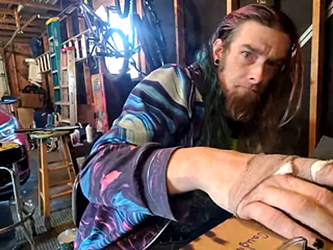 Snapshot of thejuicybacon chatting on 10.23.25 thejuicybacon online show from 10.23.25