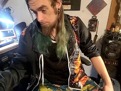 Snapshot of thejuicybacon chatting on 10.24.25 thejuicybacon online show from 10.24.25